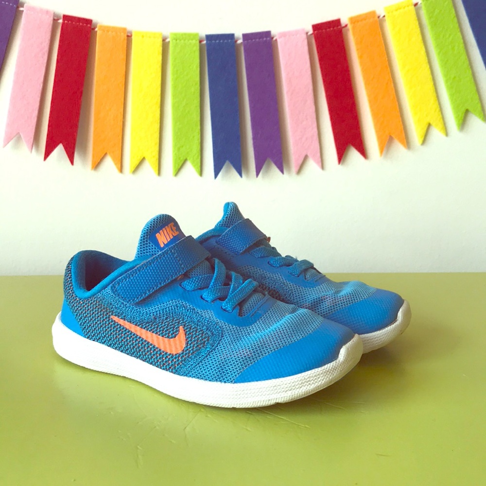 Nike toddle 10 gym shoes
